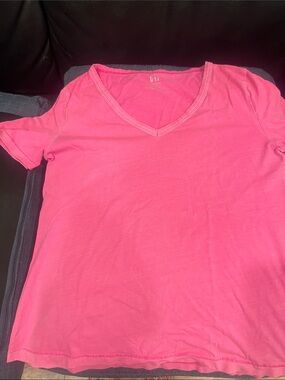 GAP Women's Bright Pink V-Neck Short Sleeve Tee